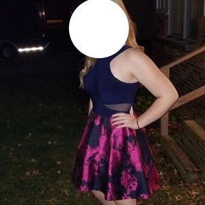 Hoco dress bought for $150 fits  size 6-9